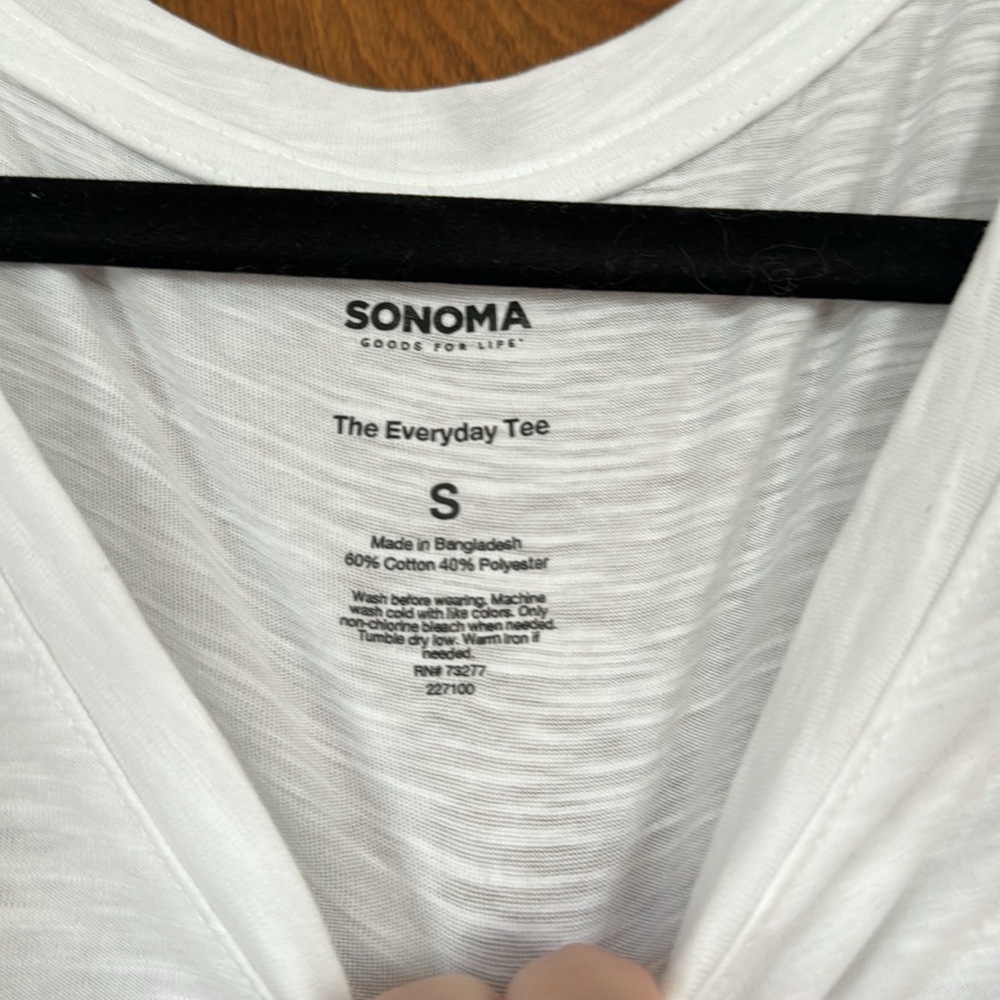 4 basic v-neck tees - Picture 6 of 10